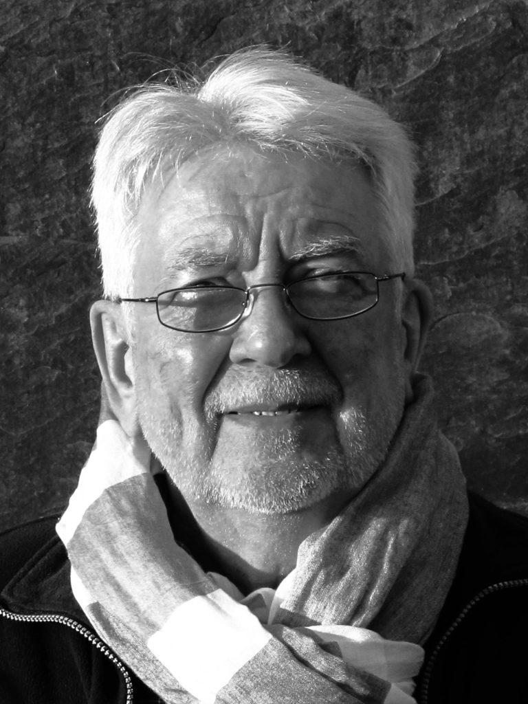 Porträt Heinz-Helmut Loos Ein Foto in schwarz-weiß von Heinz-Helmut Loos, dem Künstler und Betreiber dieser Webseite.